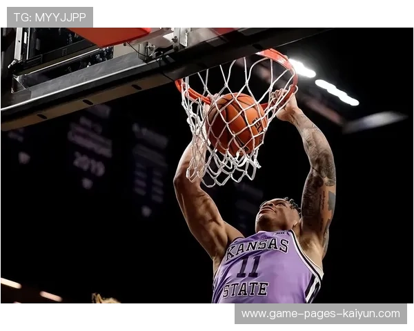 篮球新秀逆天飞扣!空中姿势如同动画