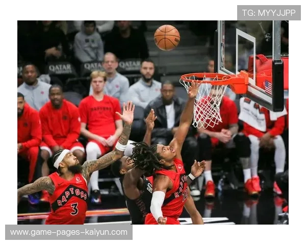 篮网中场断球后组织多点进攻战术